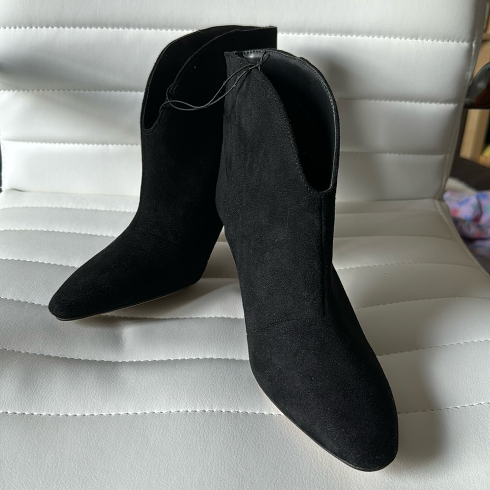 (NWT) H&M Size 7 (US) 38 (Euro) Black Suede Ankle Boots
